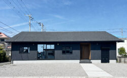 【見学会】3/28㈯～4/5㈰ 富士市五貫島｜HIBIKI Premium｜木のぬくもりに包まれる 勾配天井の平屋～ガレージと9帖ロフトのある和モダンの住まい