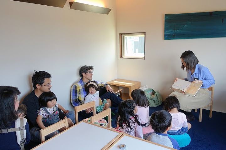 今週のLivingDコラム「英語で絵本の読み聞かせ＆ペーパークラフト体験」