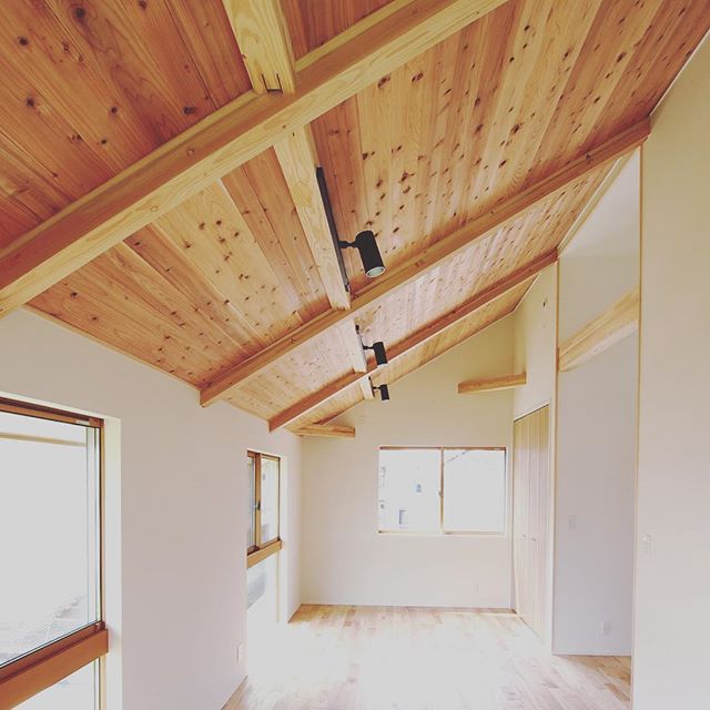 杉板勾配天井の子供部屋 #第一建設#静岡県 #livingd #hibiki #勾配天井 #現し #子供部屋 #設計 #施工 #実例 #自然素材 #おうち #建築#home #interior #インテリア #新築住宅 #静岡