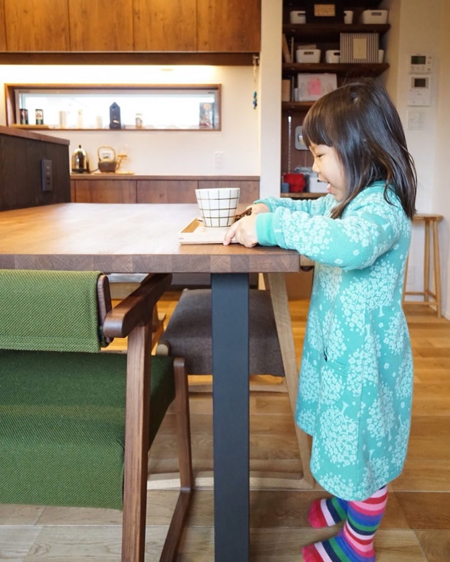 ◽️ママのお手伝い。
#第一建設 #hibiki #キッチン #ダイニング #お手伝い #カウンター #カフェ #お茶 #おやつ #休憩 #おままごと #カップボード #キッチン収納 #チェア #インテリア #デザイン #chair #窓 #オーク #パイン #コーヒー #おもてなし #子供 #キッズ #キッズコーデ