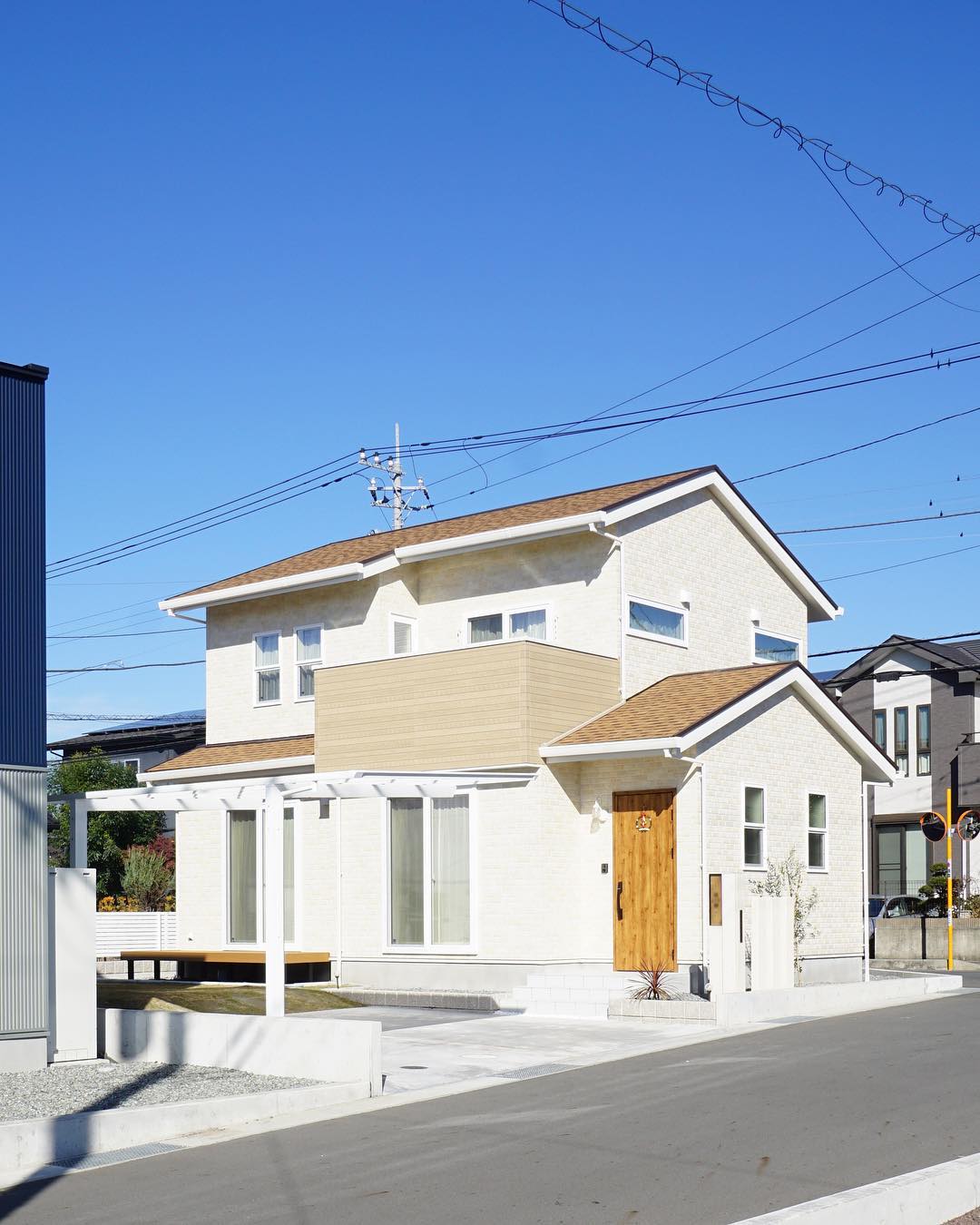 ◽️芝生のお庭のある三角屋根のお家
