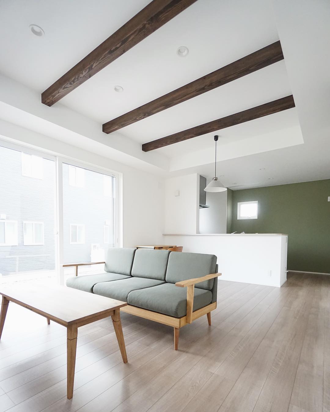 ◻️オリーブグリーンがアクセントカラーのLDK。
#第一建設 #livingd #hibiki #静岡 #新築 #住宅 #リビング #living #オリーブ #olive #グリーン #green #おうち #ソファ #sofa #インテリア #デザイン #キッチン #kitchen