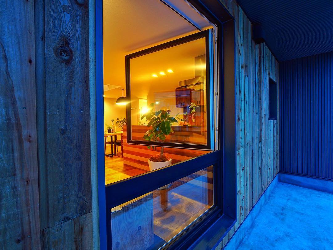 響木 樹・BACO HIBIKI KIBACO 02(ゼロツー）
外皮平均熱貫流率UA値 0.23 エコシェルターの家
https://living-d.jp/hibiki/

#セミカスタムメイド 
#HIBIKI #響木
#kibaco
#真空トリプルガラス
#樹脂サッシ
#unilux 
#ウエスタンレッドシダー
#ガルバリウム 
#高性能断熱
#木の家
#庇
#外壁
#富士宮  #第一建設 #livingd 
#静岡 
#玄関
#設計 #施工  #インテリア #おうち  #新築 #リフォーム #リノベーション