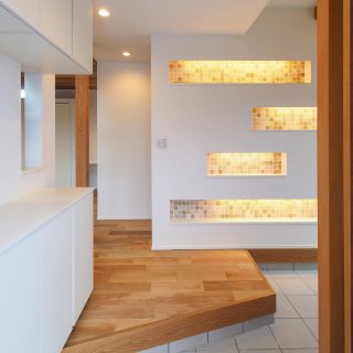 ダイニングキッチンから一段おりたカーペットリビング

#リビング
#LDK
#大空間LDK
#ウェスタンレッドシダー
#オーク
#センターキッチン