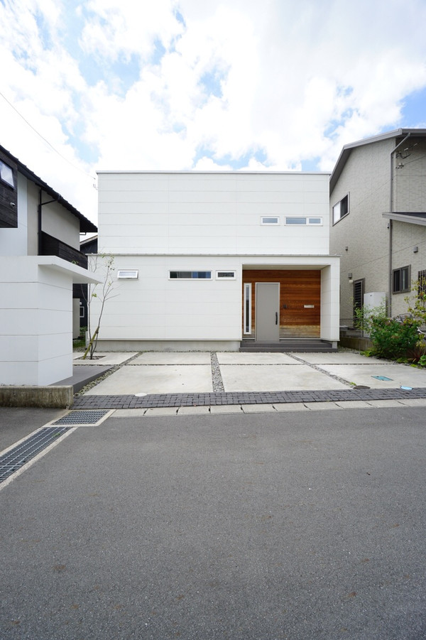 特徴のあるこだわりの２邸―ZEH住宅と平屋６LDKー