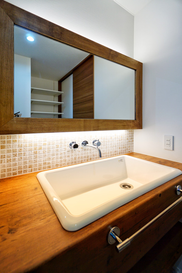 実験用流しを活用しておしゃれな洗面台に。