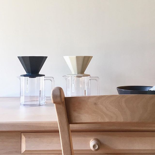 朝のやわらかな光の中のコーヒーシーンを大切にしたいですね。飛騨産業Nothern Forest・ダイニングテーブル  130,000yen+ taxサイズ W1,500×D850×H710mm