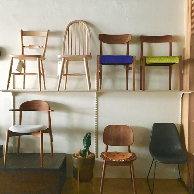 店内ディスプレイ変更完了！さまざまなチェアをお試しいただけます。.#masterwal #マスターウォール#adepeche #アデペシュ#飛騨産業 #northernforest #チェア