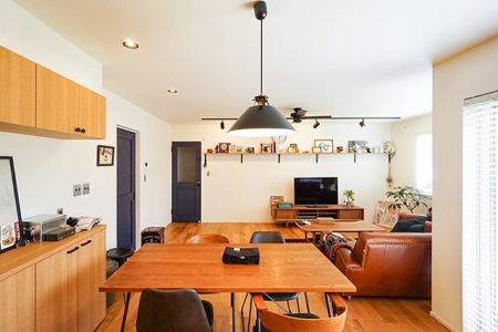 ヴィンテージモダンの家。#第一建設 #livingd #hibiki #静岡 #新築 #住宅 #新築一戸建て #マイホーム #インテリア #デザイン #リビング #ダイニング #ダイニングテーブル #棚 #飾り棚 #収納 #ヴィンテージ #テレビ #tv #ソファ #おうち #おうち時間