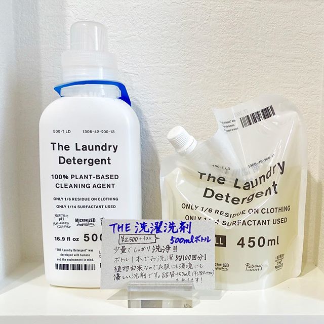 .◆THE 洗濯洗剤 ¥2,500+tax◆詰め替え用 ¥1,980+tax.凝縮された洗浄成分。1回の洗濯で使う量はわずかティースプーン1杯(約5ml)！中性のため、ウールやシルク、ダウン素材も洗えます。油分をスピーディに生分解するので、排水パイプの異臭や詰まりを防ぎます。.洗濯機まわりに置いても主張しすぎないシンプルなデザインもポイントです。.#洗濯洗剤 #洗濯洗剤ボトル #the #ランドリーグッズ #ランドリー#シンプル