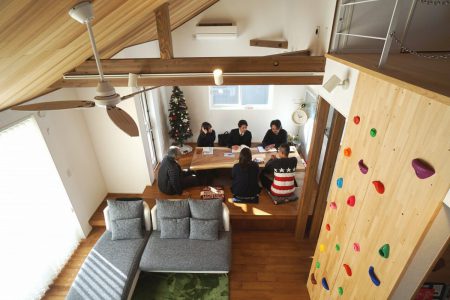 『掘りごたつ』風のダイニングテーブルの或る暮らし