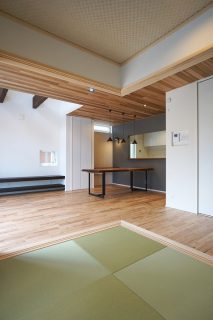 広々とリビングにつながる『和室』の或る暮らし