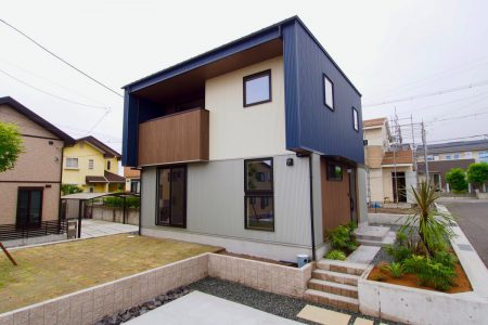 吹抜けのある四角い家　樹ＢＡＣＯ０１　