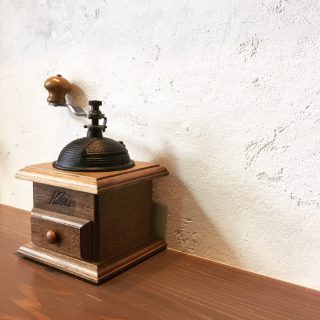 Home&CafeXOXO便り／写真に彩りを添える壁たち。