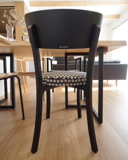 ウエストのくびれがキュートな白黒ドットのチェア。
#第一建設 #livingd #hibiki #静岡 #新築 #住宅 #おうち #マイホーム #新築一戸建て #インテリア #デザイン #いす #イス #チェア #chair #ダイニング #ウエスト #くびれ #白黒 #ドット #水玉 #かわいい #椅子 #リビング #シンプル #ナチュラル #simple