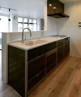 【二重サッシ】 既存の窓の内側に、もう一枚窓をつけることで室内の断熱性能をアップ！光熱費の削減、結露の防止に防音効果も。 . -------------------