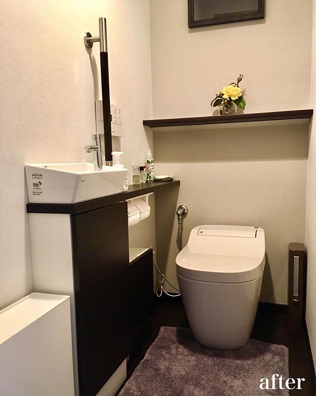 【トイレのインテリアリフォーム】<br />
.<br />
◆手洗い交換<br />
◆手すり取付け<br />
◆クロス張り替え<br />
.<br />
ダーク系の差し色で空間がすっきりと引き締まりました。<br />
before・afterご覧ください♪<br />
.<br />
#LIXIL #キャパシア #トイレ #トイレリフォーム <br />
#インテリア #クロス貼替<br />
.<br />
.<br />
.<br />
---------------------------------------<br />
more photos→@altana_renovation<br />
---------------------------------------<br />
富士市永田67-17 1F<br />
TEL0545-51-8700<br />
<br />
#静岡県 #富士市 の #リフォーム #リノベーション なら #アルタナ へ！<br />
「これまで」と「これから」を彩るリノベーション、として<br />
リノベカフェ #アルタナカフェ と「部屋を考える店」インテリアショップ #ハナレアルタナ の2店を拠点に<br />
リフォーム・リノベーションのご相談から家具のコーディネートまで、<br />
すべてを一か所で完結できるスムーズな流れのご提案をいたします。<br />
.<br />
店舗から水回りなどの設備交換、間取り変更や住まいの性能強化まで。<br />
#リフォーム #リノベーション #外装 #エクステリア <br />
#水回り #省エネ #耐震 #施工例 <br />
#家具 #インテリア #インテリアショップ <br />
#コーディネート #アルタナカフェ #altanacafe <br />
#富士市 #ハナレ #hanare #アルタナリノベ