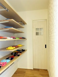 【藤枝市田沼の家】完成見学会で見られる「土間クローゼット～パントリー～キッチン」への動線