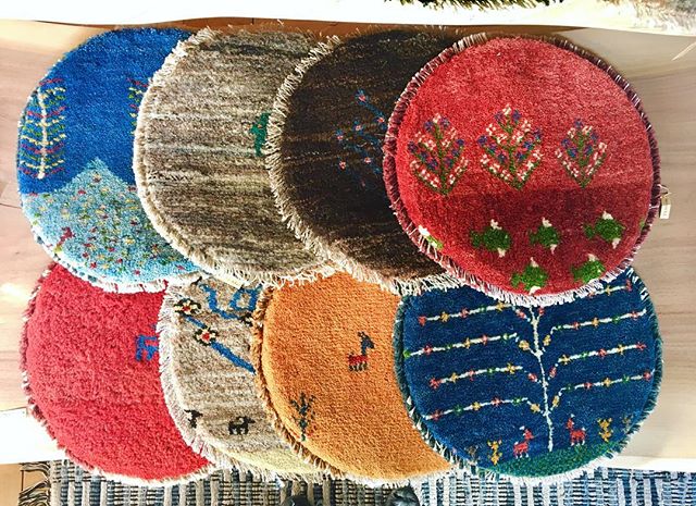 .<br />
色とりどりのギャッベでお部屋を彩る。<br />
.<br />
◆丸ギャッベ ¥8,000+tax<br />
.<br />
#ギャッベ #丸ギャッベ #ギャッベのある暮らし <br />
#ウール #インテリア #インテリアショップ