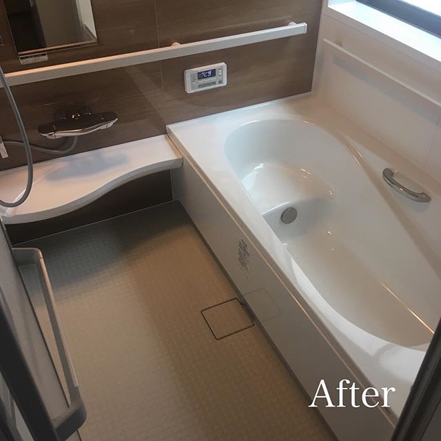 築30年の浴室リフォーム。0.75坪の浴室を増築して1坪のユニットバスに変更。<br />
サッシはペアガラスに変更し、冬でも暖かい浴室に♩<br />
先を見据えて手すりも取り付けました。<br />
#LIXIL #ユニットバス #アライズ #ペアガラス #手すり ---------------------------------------<br />
more photos→@altana_renovation<br />
---------------------------------------<br />
富士市永田67-17 1F<br />
TEL0545-51-8700<br />
<br />
#静岡県 #富士市 の #リフォーム #リノベーション なら #アルタナ へ！<br />
「これまで」と「これから」を彩るリノベーション、として<br />
リノベカフェ #アルタナカフェ と「部屋を考える店」インテリアショップ #ハナレアルタナ の2店を拠点に<br />
リフォーム・リノベーションのご相談から家具のコーディネートまで、<br />
すべてを一か所で完結できるスムーズな流れのご提案をいたします。<br />
.<br />
店舗から水回りなどの設備交換、間取り変更や住まいの性能強化まで。<br />
#リフォーム #リノベーション #外装 #エクステリア <br />
#水回り #省エネ #耐震 #施工例 <br />
#家具 #インテリア #インテリアショップ <br />
#コーディネート #アルタナカフェ #altanacafe <br />
#富士市 #ハナレ #hanare #アルタナリノベ