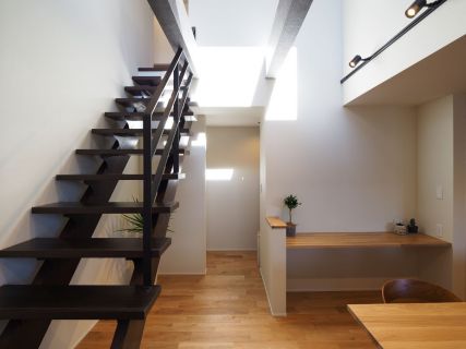 存在感のあるデザイン階段～樹・BACO～【HIBIKI富士店】