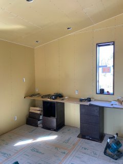 ホテルのような寝室を増築中♪