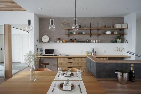 ダイニングキッチンが主役の家