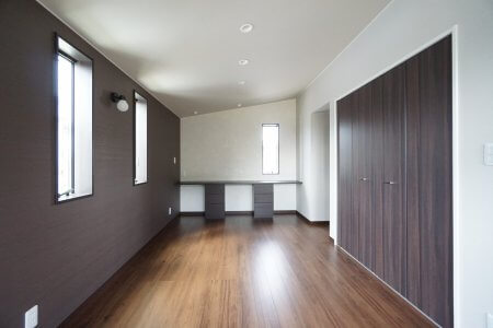 ホテルのような寝室を増築中