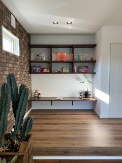 読書を身近に。見せる収納　絵本棚