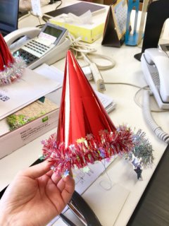 三角帽子が目印！スタッフに話しかけてみてください♪