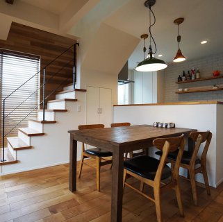 Livingと繋がる階段 - Livingも階段も明るく 階段もインテリアの一部に