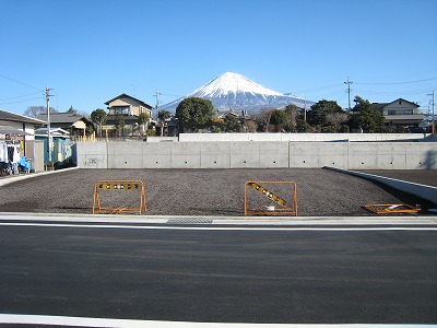 富士根南小まで徒歩１０分　南面道路に面した土地　HIBIKI富士