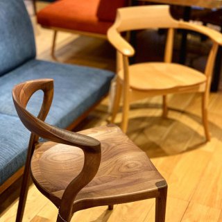 座り比べて欲しい板座の椅子 ︎ 工芸