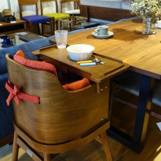 インテリアに馴染む 一生モノのベビーチェア