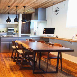 インテリアに馴染む 一生モノのベビーチェア