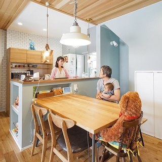 カフェのようなキッチン。 淡いブルーと