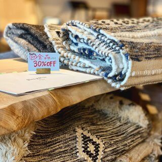 あなたの特別なラグ、見つけてください。 ︎ RugRu［ラグル］は世界中から高品質で多彩なデザインのラグを集めています。