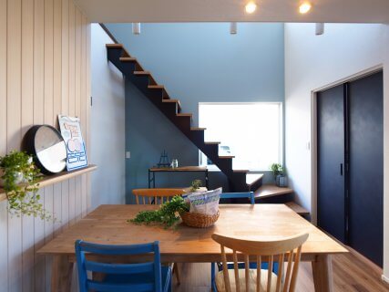 ブルーがアクセントのお家