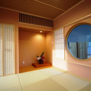 丸い窓が印象的な和室 ㅤ