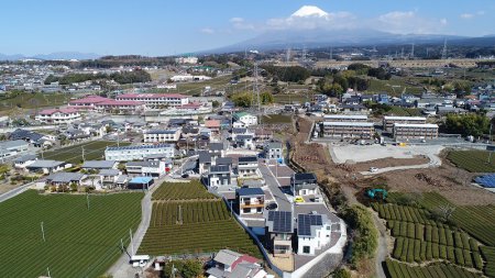 ★富士市一色   青葉台小徒歩4分  南面6m道路の土地　61.47坪　1,120万円★