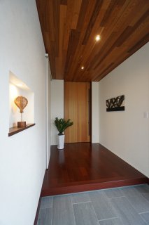 和風の玄関・和紙のアートパネル【HIBIKI本社富士店】