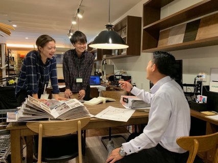 新人スタッフとベテランの図。【ﾘﾌｫｰﾑ・ﾘﾉﾍﾞ】