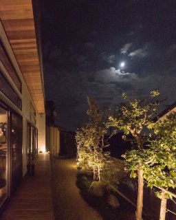 ・ 富士宮市外神の大人の平屋 夜の外