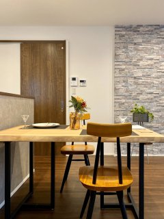 ダイニングに一枚板テーブル【沼津支店】