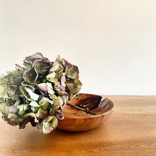 はじまります。

MUKU ten.×器のしつらえ展
table3.『暮らしに花器を。』
2020/2/1（sat）〜3/1（sun）

作品
@kobashi_urushikougei 
@nozomifuji 
明日は藤井ノゾミさんが在廊

ロングライフを提案する
Besso  ALTANAの企画展へ
ぜひ。

お問い合わせはＤＭ
又は0545-67-3939へ

#ハナレアルタナ
#mukuten 
#一枚板
#ミズナラ
#企画展
#exhibition
#ベッソアルタナ
#器展
#二人展
#木工作家
#小端吾郎
#陶芸作家
#藤井ノゾミ
#自然素材
#器好き
#静岡県
#富士市
#静岡イベント
#富士市イベント
#OPENHOUSE
#ギャラリー
#家づくり
#暮らし