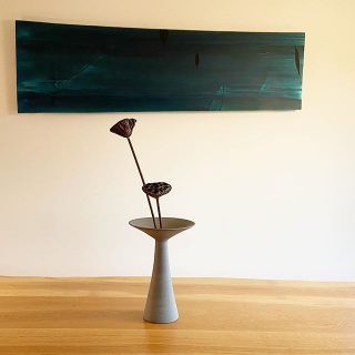 はじまります。

MUKU ten.×器のしつらえ展
table3.『暮らしに花器を。』
2020/2/1（sat）〜3/1（sun）

作品
@kobashi_urushikougei 
@nozomifuji 
明日は藤井ノゾミさんが在廊

ロングライフを提案する
Besso  ALTANAの企画展へ
ぜひ。

お問い合わせはＤＭ
又は0545-67-3939へ

#ハナレアルタナ
#mukuten 
#一枚板
#ミズナラ
#企画展
#exhibition
#ベッソアルタナ
#器展
#二人展
#木工作家
#小端吾郎
#陶芸作家
#藤井ノゾミ
#自然素材
#器好き
#静岡県
#富士市
#静岡イベント
#富士市イベント
#OPENHOUSE
#ギャラリー
#家づくり
#暮らし