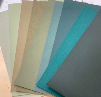 壁紙の打ち合わせ中…