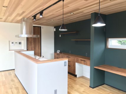 アイランドキッチンが中心のLDK♪ 明日より予約制見学会スタートします！【藤枝支店】