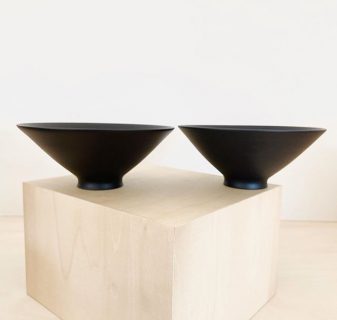 美しい佇まい

日常に取り入れたい器

企画展『暮らしに花器を。』
木と土、ふたりの造形
小端五郎と藤井ノゾミ

明日は藤井さん在廊最終日
この機会にぜひ。

Besso  ALTANAは
火•水定休日となります。

お問い合わせは
お電話でお願いいたします。
Besso ALTANA☎︎0545-67-3939

#急須
#お茶の時間

#藤井ノゾミ
#小端吾郎
#作品展
#販売

#展示会#モデルハウス
#アート#花のある暮らし 
#暮らし#心地よい暮らし 
#リビングインテリア 
#パッシブデザイン
#丁寧な暮らし
#インテリア
#デザイン
#HIBIKIの家
#一枚板
#間取り
#収納術
#器#器好き#新生活
@livingd_works_daiichikensetsu 
@livingd_kibaco_03
#マイホーム計画中
#openhouse
#富士市
#静岡
#別荘