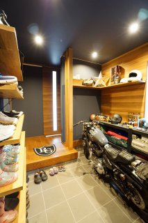 『バイクガレージ』の或る暮らし